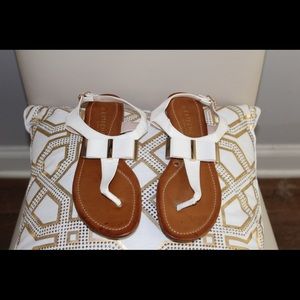 White bow sandals.